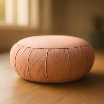 Zafu yoga meditación rosado con relleno de cáscara de estopa para postura ergonómica.