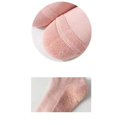 Accesorio de yoga rosa higiénico para práctica en estudio.