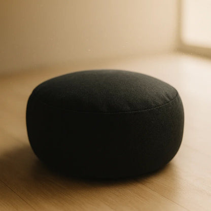 Cojín redondo para meditación y yoga en lino negro de lujo.